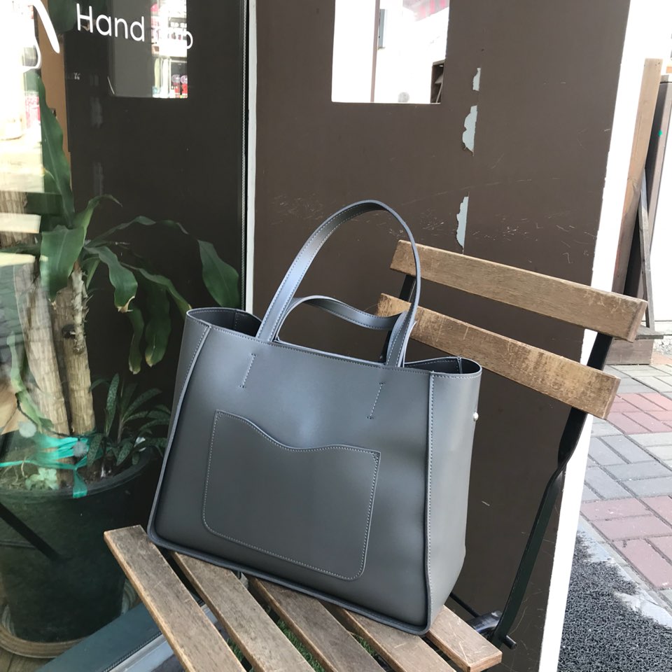 <b><p>Mont du Bai diaper bag with inn rice</p></b><b><p>モンデュベクおむつバッグインナー白米を含む</p></b><br /><br /><p align='center'>