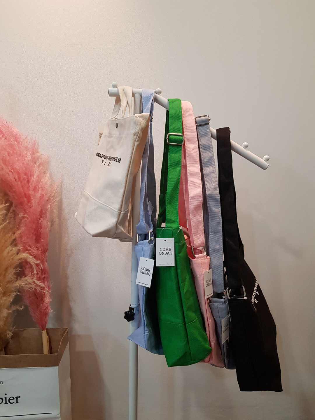 <b><p>Berry Cross Eco Bag Mini Light Hand Easy</p></b><b><p>ベリークロスエコバッグミニ軽量手提げコーディネイトしやすいいくつかのも、消化可能なかわいいデイリー</p></b><br /><br /><p align='center'>