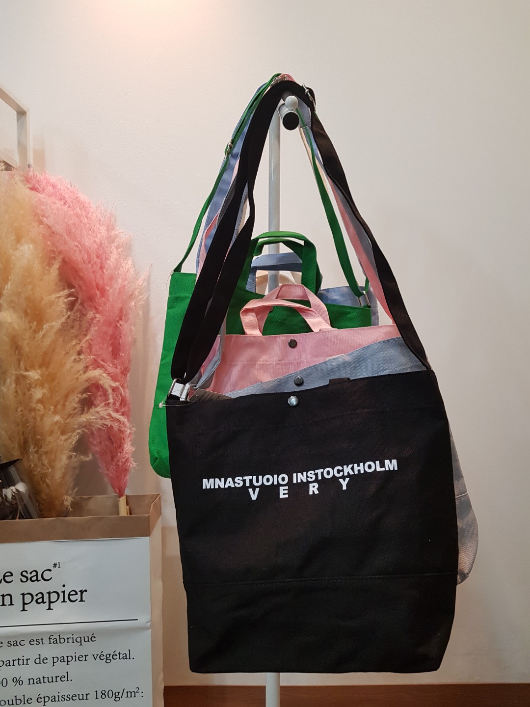 <b><p>Berry Cross Eco Bag Mini Light Hand Easy</p></b><b><p>ベリークロスエコバッグミニ軽量手提げコーディネイトしやすいいくつかのも、消化可能なかわいいデイリー</p></b><br /><br /><p align='center'>