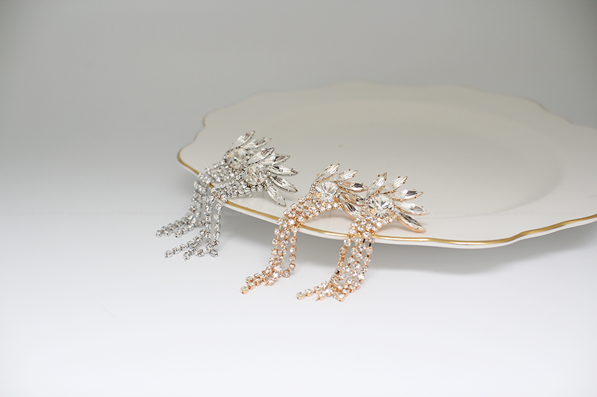 <b><p>Long Silver fi Drop Earris Elegant coordinati</p></b><b><p>ロング ウンチム ドロップイヤリ エレガントなコーディネート シンプルアクセサリー</p></b><br /><br /><p align='center'>