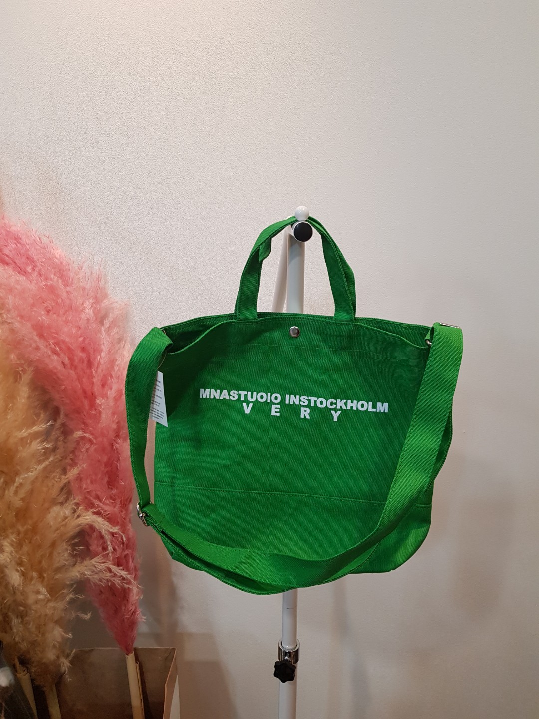 <b><p>Berry Cross Eco Bag Mini Light Hand Easy</p></b><b><p>ベリークロスエコバッグミニ軽量手提げコーディネイトしやすいいくつかのも、消化可能なかわいいデイリー</p></b><br /><br /><p align='center'>