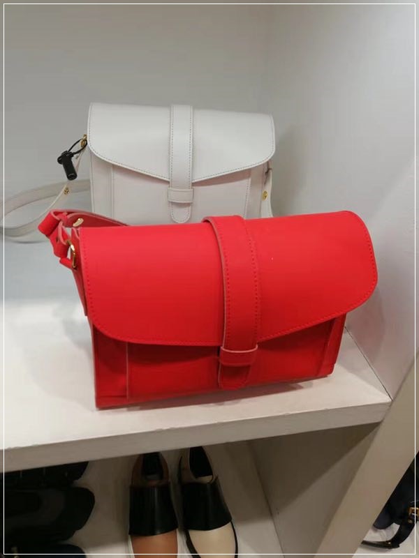 <b><p>MARNI Satchel Two colors SBMPL09</p></b><b><p>マルニMARNI社チェルベク2色SBMPL09</p></b><br /><br /><p align='center'>