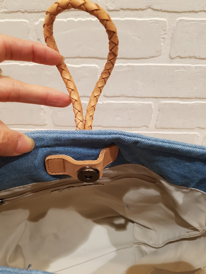 <b><p>Shoulder bag embroied nim Saths Day T172MBP136</p></b><b><p>サスデイアイランドデニム刺繍ショルダーバッグT172MBP136</p></b><br /><br /><p align='center'>