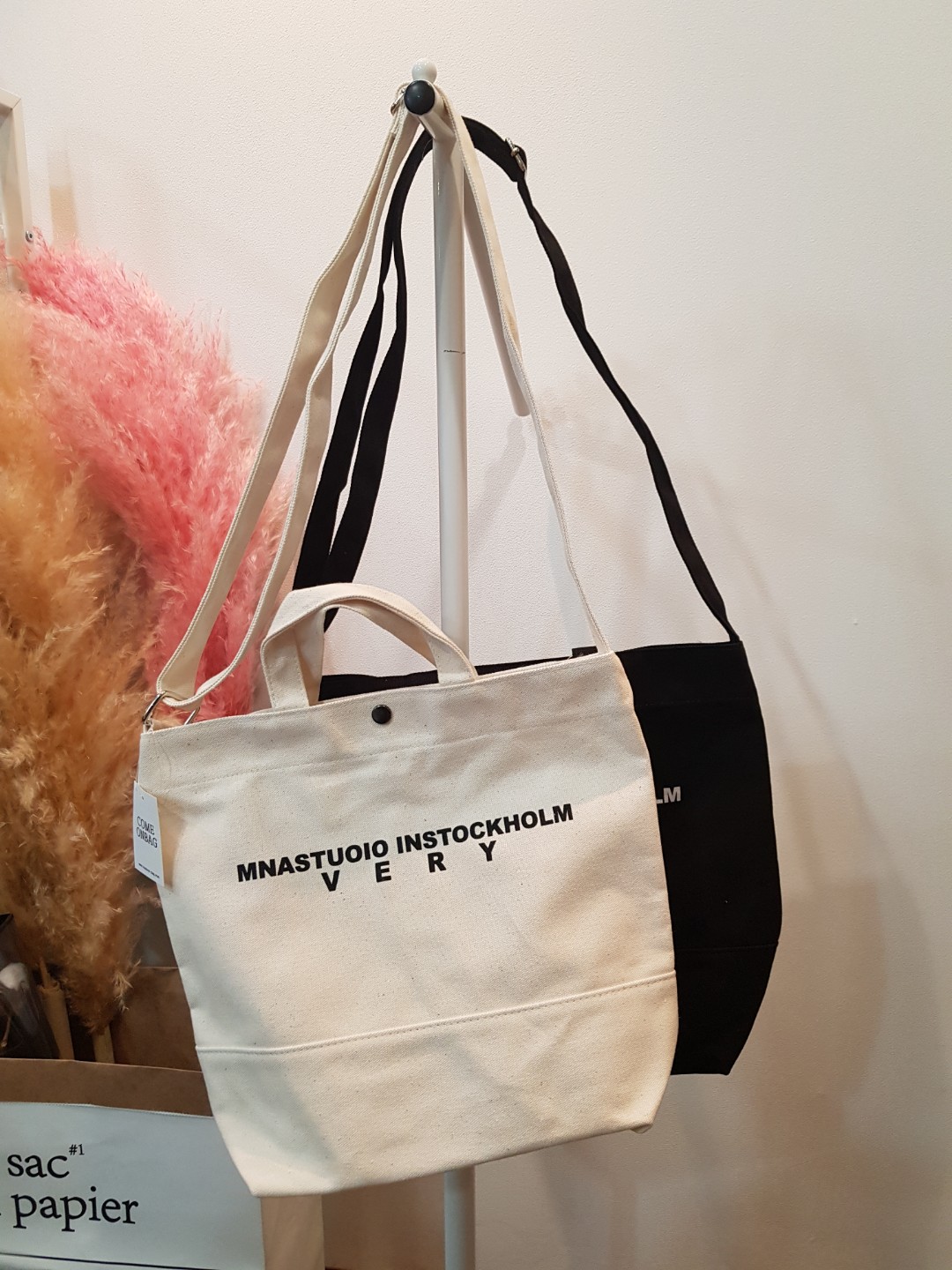 <b><p>Berry Cross Eco Bag Mini Light Hand Easy</p></b><b><p>ベリークロスエコバッグミニ軽量手提げコーディネイトしやすいいくつかのも、消化可能なかわいいデイリー</p></b><br /><br /><p align='center'>