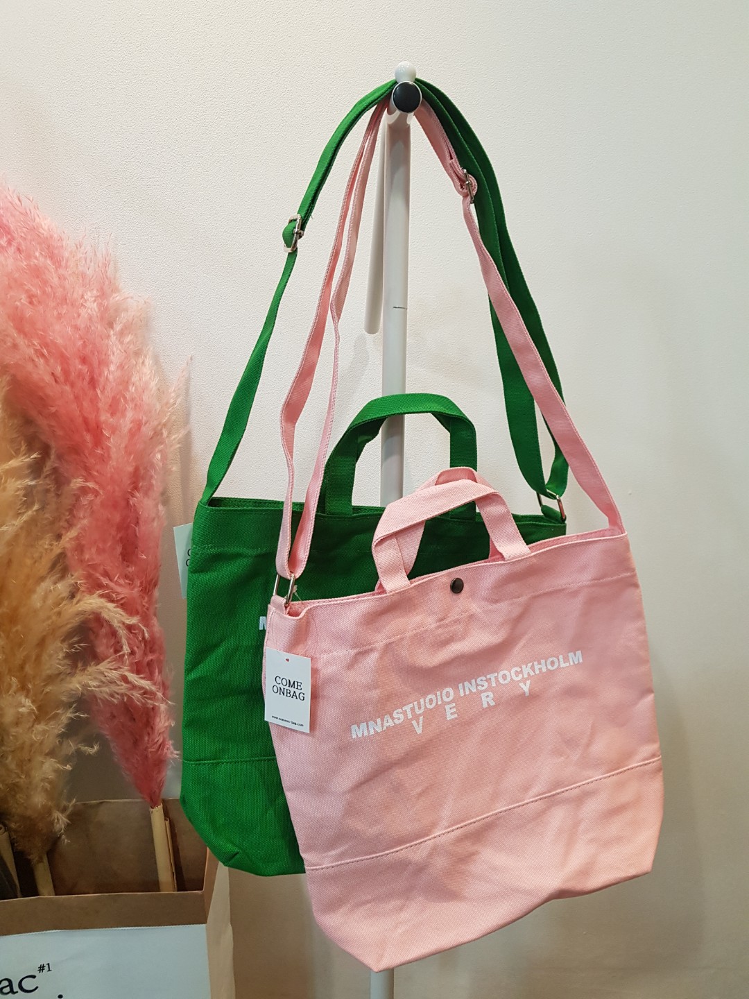 <b><p>Berry Cross Eco Bag Mini Light Hand Easy</p></b><b><p>ベリークロスエコバッグミニ軽量手提げコーディネイトしやすいいくつかのも、消化可能なかわいいデイリー</p></b><br /><br /><p align='center'>