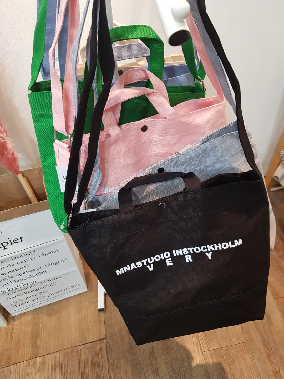 <b><p>Berry Cross Eco Bag Mini Light Hand Easy</p></b><b><p>ベリークロスエコバッグミニ軽量手提げコーディネイトしやすいいくつかのも、消化可能なかわいいデイリー</p></b><br /><br /><p align='center'>