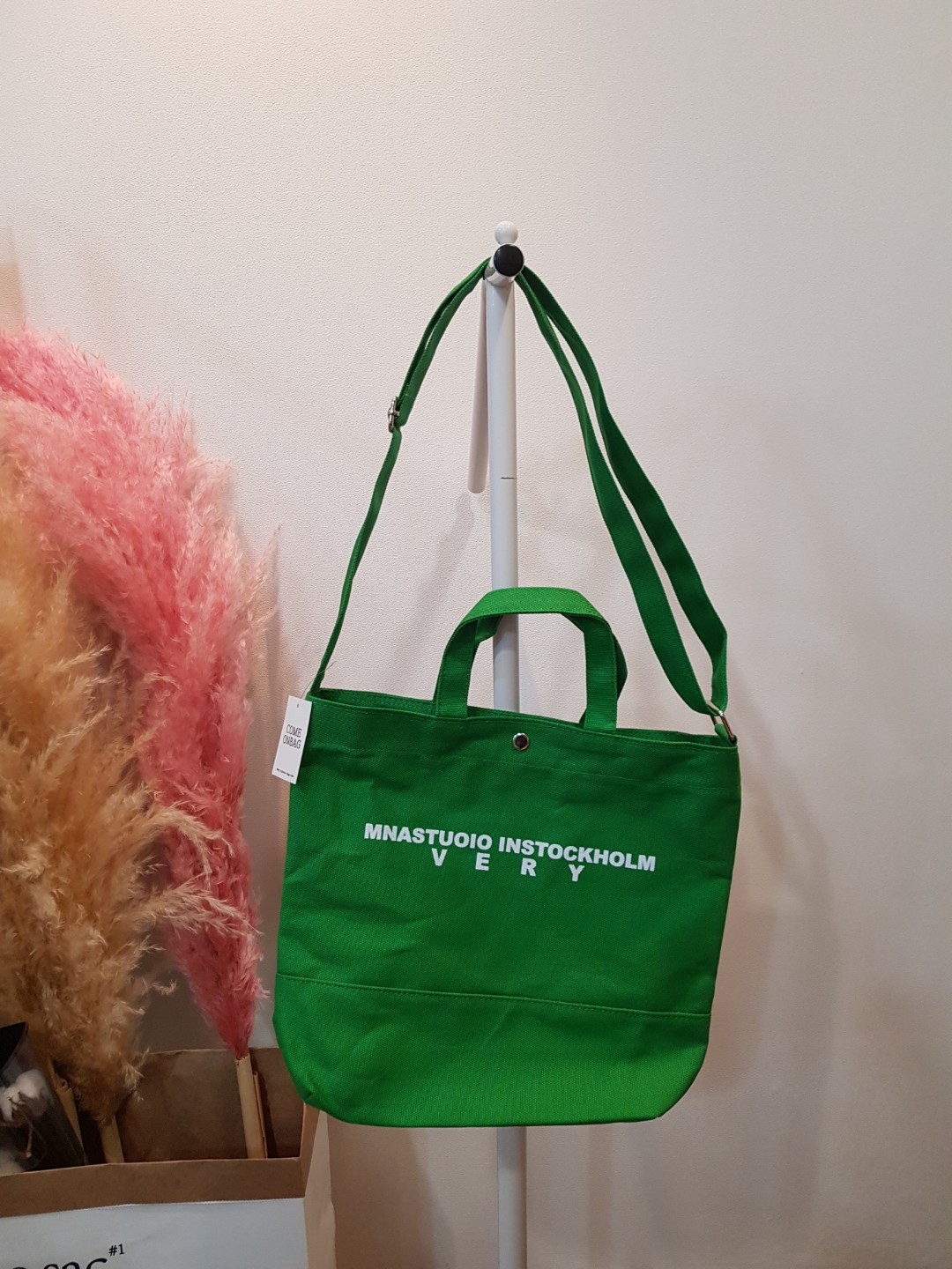 <b><p>Berry Cross Eco Bag Mini Light Hand Easy</p></b><b><p>ベリークロスエコバッグミニ軽量手提げコーディネイトしやすいいくつかのも、消化可能なかわいいデイリー</p></b><br /><br /><p align='center'>