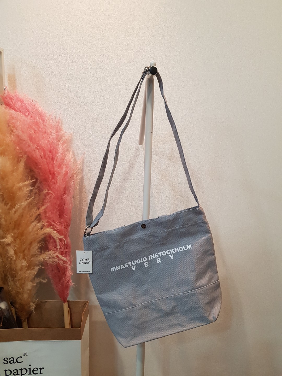 <b><p>Berry Cross Eco Bag Mini Light Hand Easy</p></b><b><p>ベリークロスエコバッグミニ軽量手提げコーディネイトしやすいいくつかのも、消化可能なかわいいデイリー</p></b><br /><br /><p align='center'>