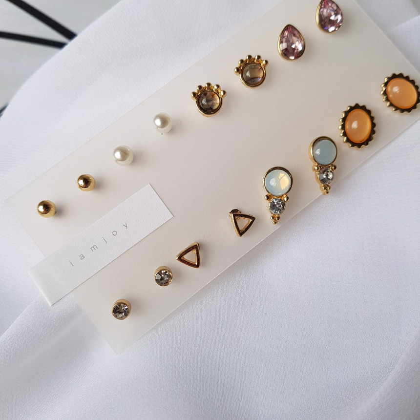 <b><p>Oran stone Cubic 16 pieces set earring Us</p></b><b><p>オラン 原石 キュービック 16ピース セット イヤリング スタイ利用がした 女性なコーディネート</p></b><br /><br /><p align='center'>