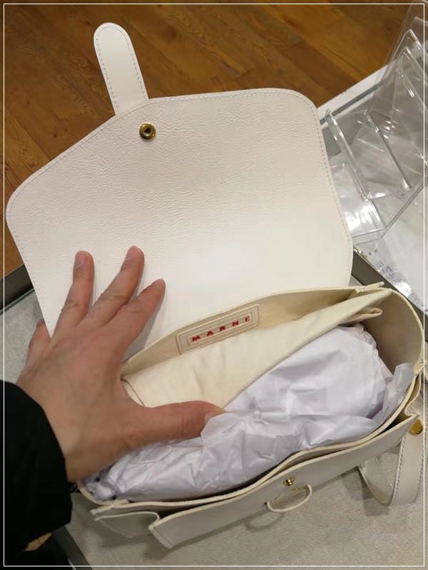 <b><p>MARNI Satchel Two colors SBMPL09</p></b><b><p>マルニMARNI社チェルベク2色SBMPL09</p></b><br /><br /><p align='center'>