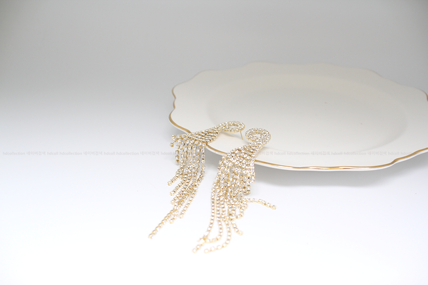<b><p>Long Silver fi Drop Earris Elegant coordinati</p></b><b><p>ロング ウンチム ドロップイヤリ エレガントなコーディネート シンプルアクセサリー</p></b><br /><br /><p align='center'>
