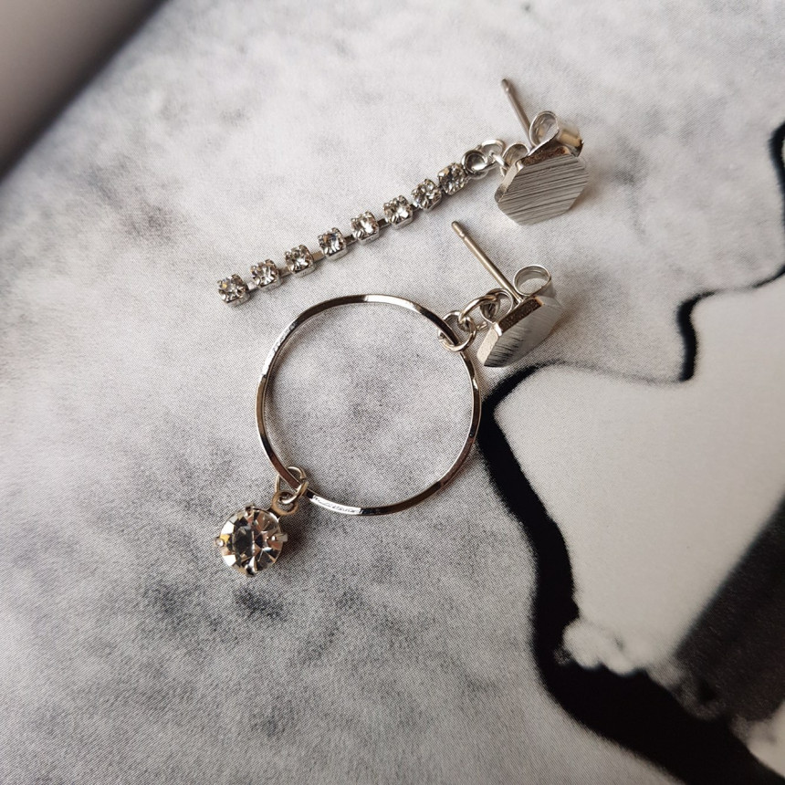 <b><p>Wifi Cubic Drop Two way Unknown earring Modern</p></b><b><p>ウィビ キュービック ドロップ ツーウェイ オンバル イヤリング モダンシ カジュアル</p></b><br /><br /><p align='center'>