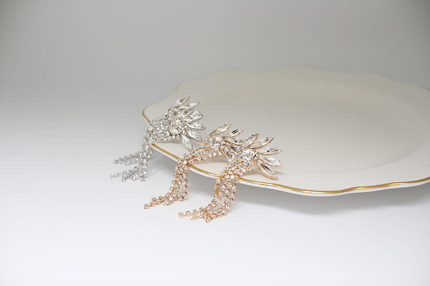 <b><p>Long Silver fi Drop Earris Elegant coordinati</p></b><b><p>ロング ウンチム ドロップイヤリ エレガントなコーディネート シンプルアクセサリー</p></b><br /><br /><p align='center'>