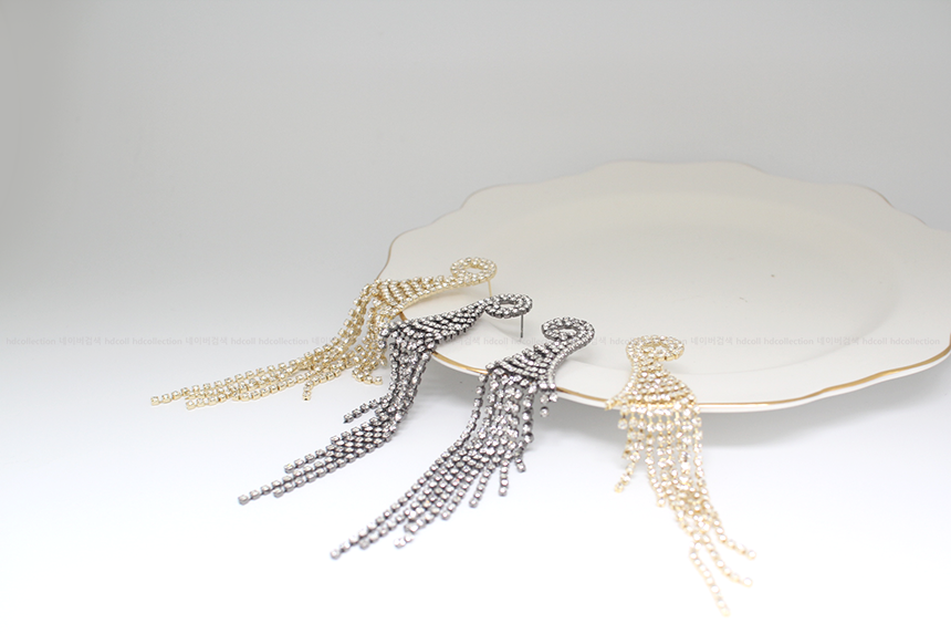 <b><p>Long Silver fi Drop Earris Elegant coordinati</p></b><b><p>ロング ウンチム ドロップイヤリ エレガントなコーディネート シンプルアクセサリー</p></b><br /><br /><p align='center'>