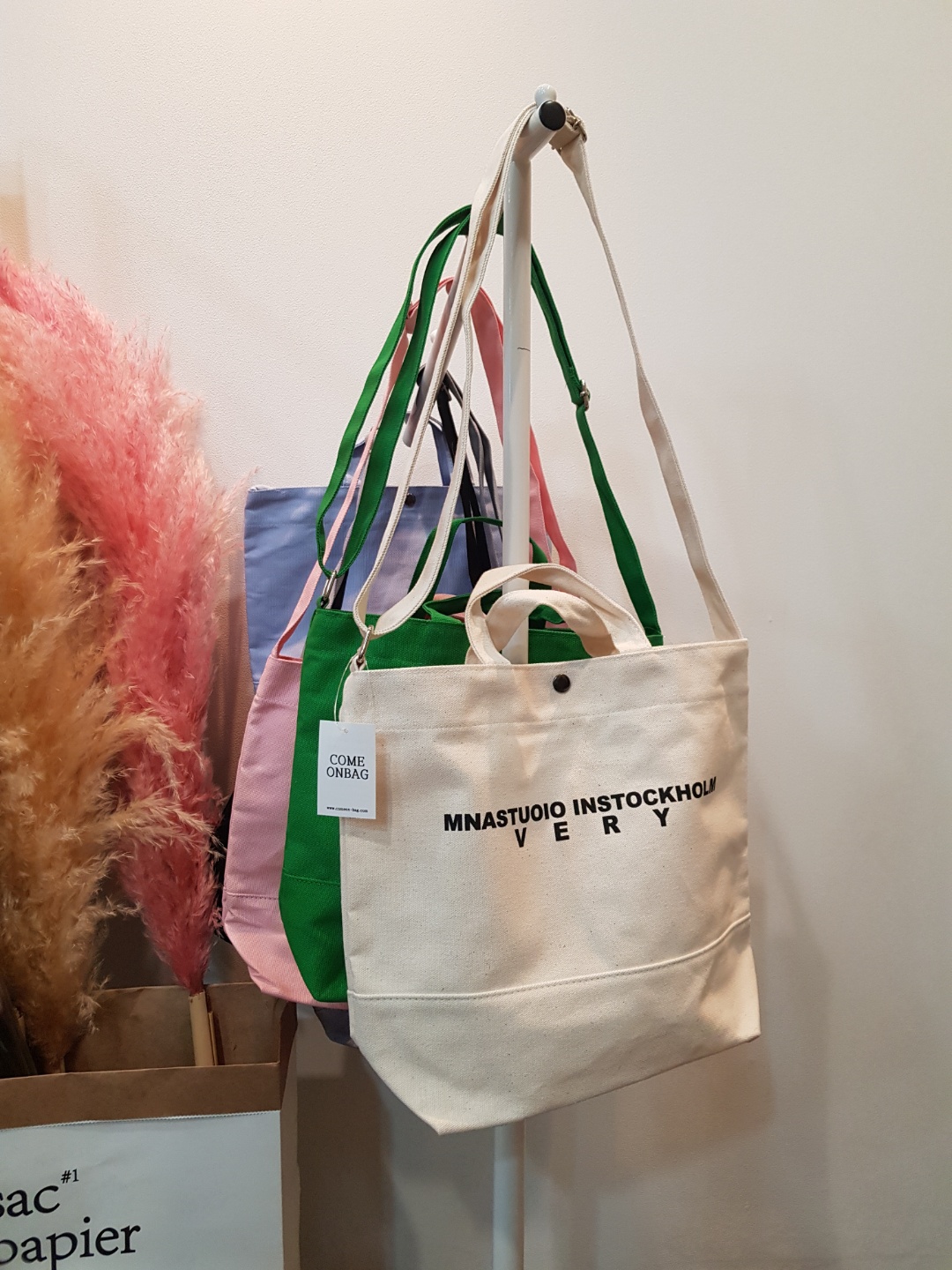 <b><p>Berry Cross Eco Bag Mini Light Hand Easy</p></b><b><p>ベリークロスエコバッグミニ軽量手提げコーディネイトしやすいいくつかのも、消化可能なかわいいデイリー</p></b><br /><br /><p align='center'>