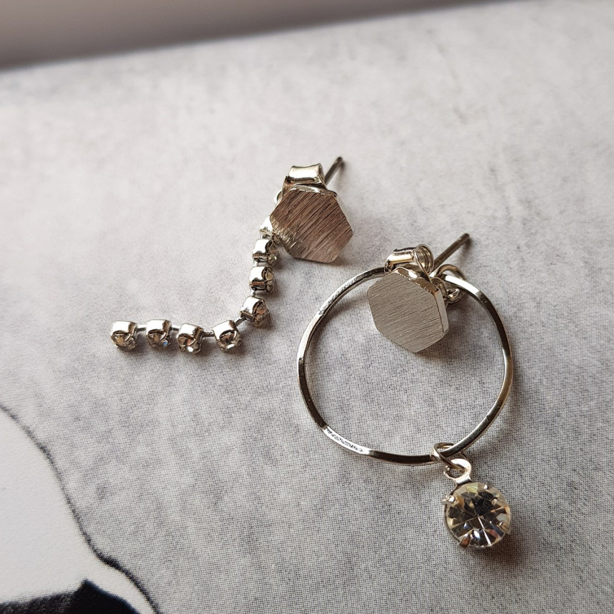 <b><p>Wifi Cubic Drop Two way Unknown earring Modern</p></b><b><p>ウィビ キュービック ドロップ ツーウェイ オンバル イヤリング モダンシ カジュアル</p></b><br /><br /><p align='center'>