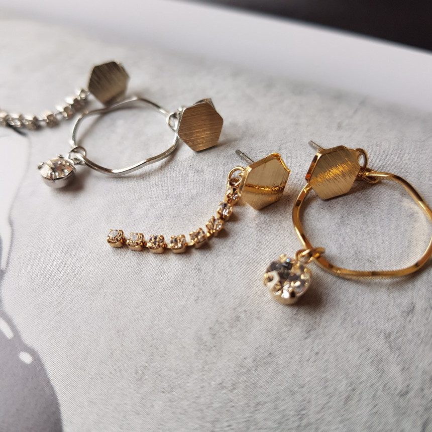 <b><p>Wifi Cubic Drop Two way Unknown earring Modern</p></b><b><p>ウィビ キュービック ドロップ ツーウェイ オンバル イヤリング モダンシ カジュアル</p></b><br /><br /><p align='center'>