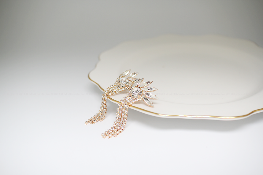 <b><p>Long Silver fi Drop Earris Elegant coordinati</p></b><b><p>ロング ウンチム ドロップイヤリ エレガントなコーディネート シンプルアクセサリー</p></b><br /><br /><p align='center'>