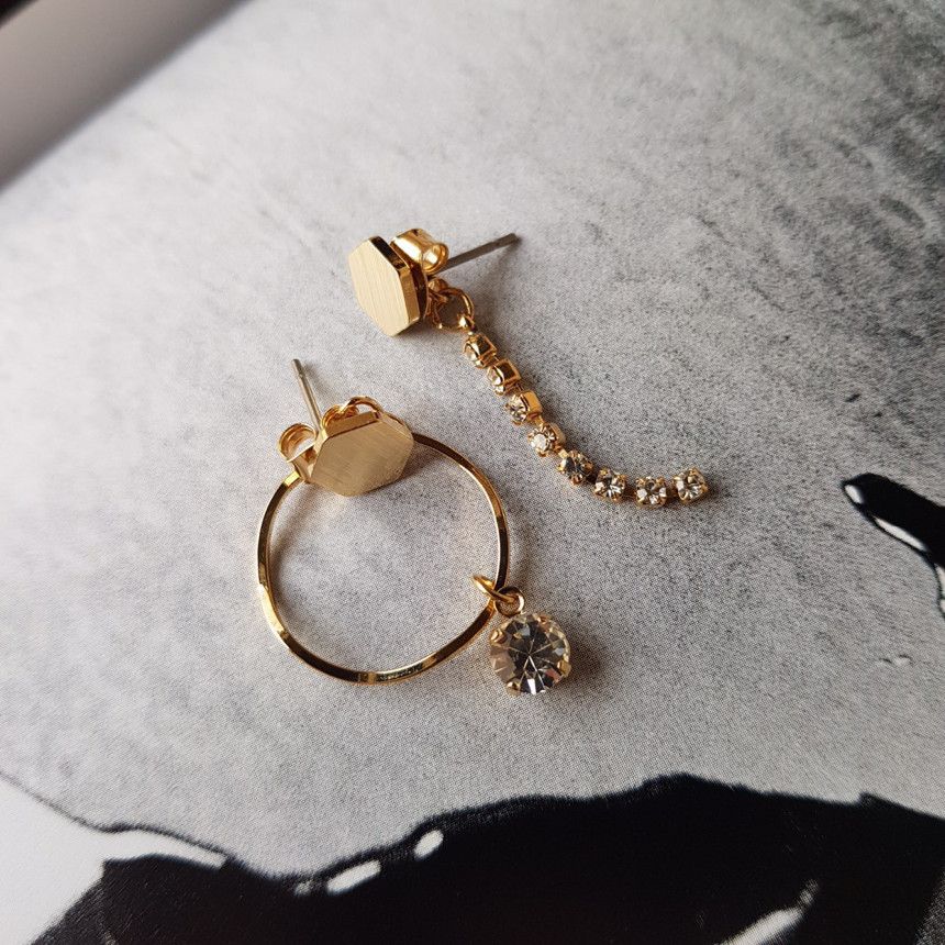 <b><p>Wifi Cubic Drop Two way Unknown earring Modern</p></b><b><p>ウィビ キュービック ドロップ ツーウェイ オンバル イヤリング モダンシ カジュアル</p></b><br /><br /><p align='center'>