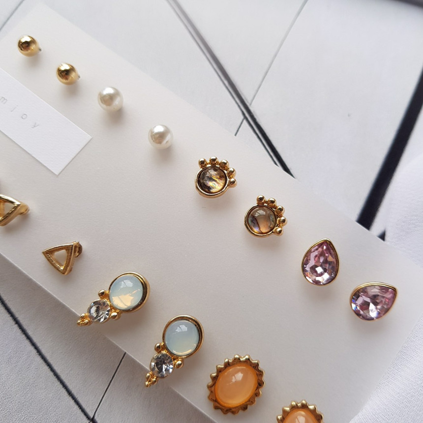 <b><p>Oran stone Cubic 16 pieces set earring Us</p></b><b><p>オラン 原石 キュービック 16ピース セット イヤリング スタイ利用がした 女性なコーディネート</p></b><br /><br /><p align='center'>