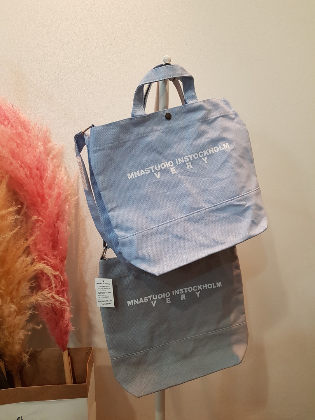 <b><p>Berry Cross Eco Bag Mini Light Hand Easy</p></b><b><p>ベリークロスエコバッグミニ軽量手提げコーディネイトしやすいいくつかのも、消化可能なかわいいデイリー</p></b><br /><br /><p align='center'>