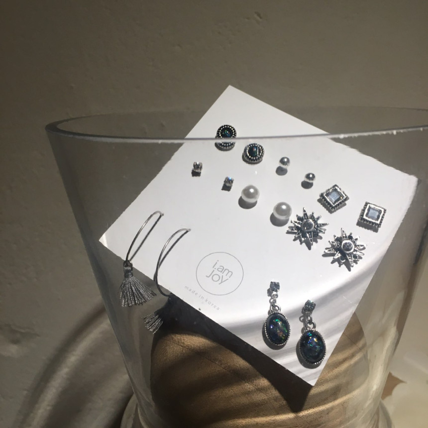 <b><p>Cure Antique 16 pieces set earring Drop un</p></b><b><p>クウィレ アンティーク 16ピース セット イヤリング ドロップ ユニ スタイリッシュルック</p></b><br /><br /><p align='center'>