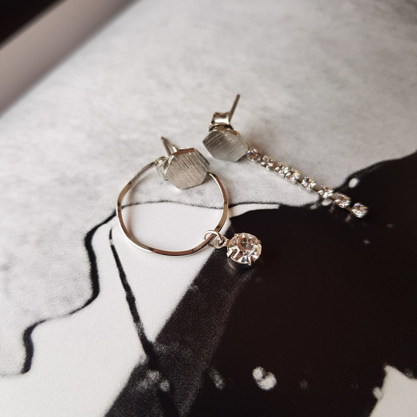 <b><p>Wifi Cubic Drop Two way Unknown earring Modern</p></b><b><p>ウィビ キュービック ドロップ ツーウェイ オンバル イヤリング モダンシ カジュアル</p></b><br /><br /><p align='center'>