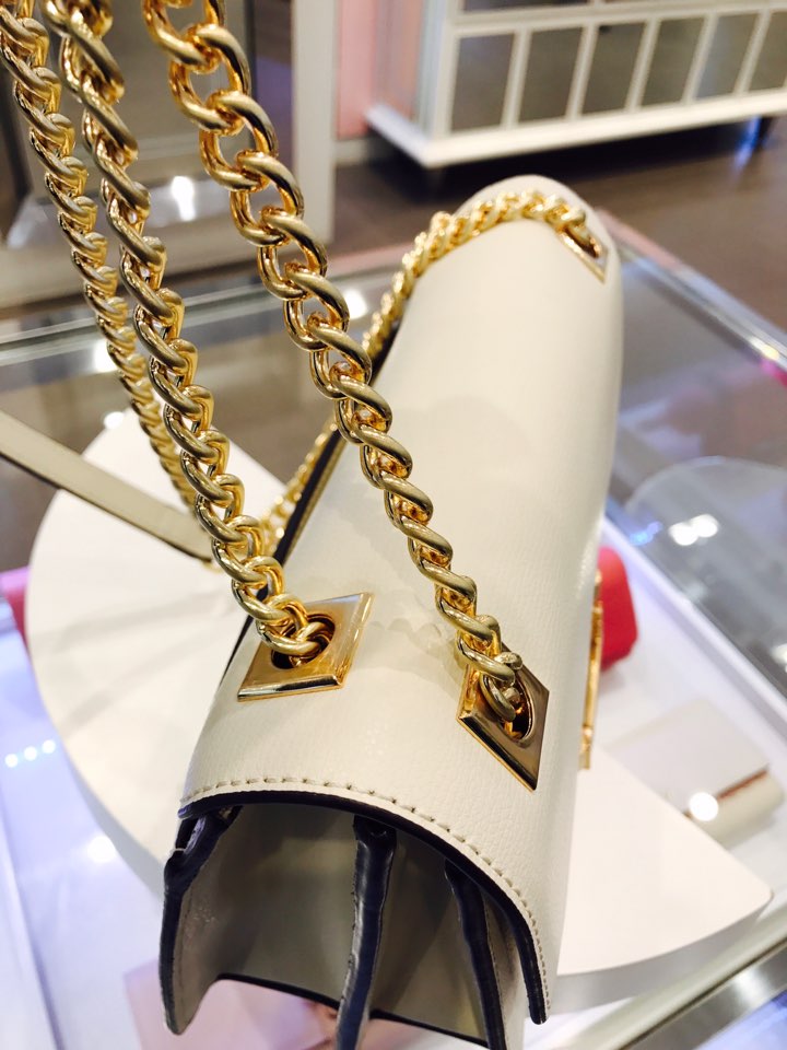 <b><p>Love Cat Double Emmytino Shlder Bag WIS2S002IV</p></b><b><p>ロブケトダブルエム一馬ティーノショルダーバッグWIS2S002IV</p></b><br /><br /><p align='center'>