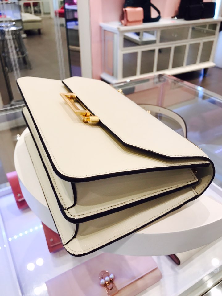 <b><p>Love Cat Double Emmytino Shlder Bag WIS2S002IV</p></b><b><p>ロブケトダブルエム一馬ティーノショルダーバッグWIS2S002IV</p></b><br /><br /><p align='center'>