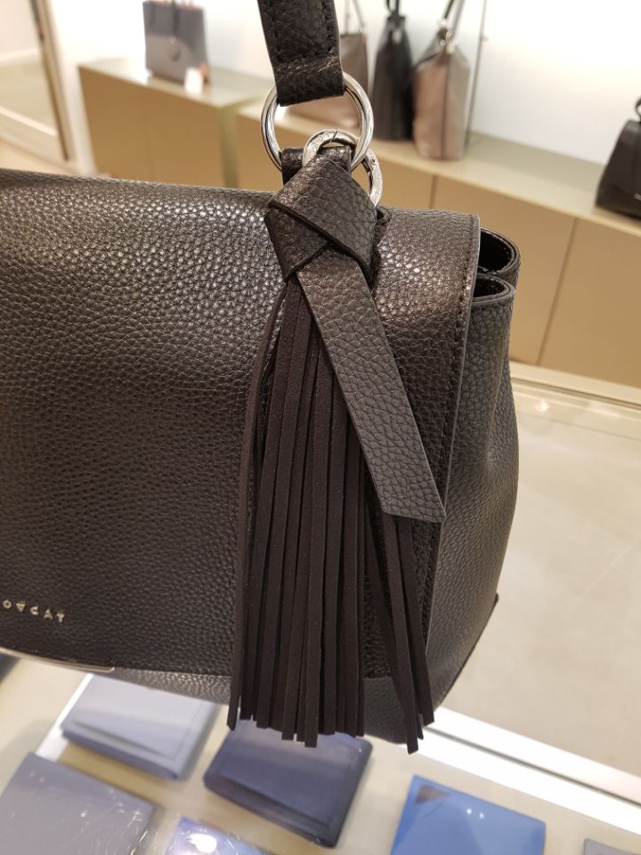 <b><p>Love Cat O. Basic 28 Shoulder LIS2S404BL</p></b><b><p>ロブケトO.ベーシック28ショルダーバッグLIS2S404BL</p></b><br /><br /><p align='center'>