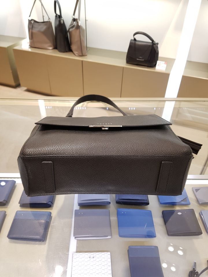 <b><p>Love Cat O. Basic 28 Shoulder LIS2S404BL</p></b><b><p>ロブケトO.ベーシック28ショルダーバッグLIS2S404BL</p></b><br /><br /><p align='center'>