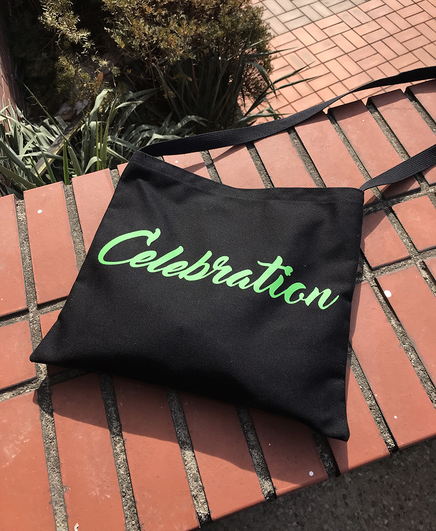 <b><p>Celebon Eco Bag Jung Yoo Mi Restat Letteri</p></b><b><p>celebrationエコバックチョン・ユミユンレストランレタリングデイリー大学生、20代ショルダー</p></b><br /><br /><p align='center'>