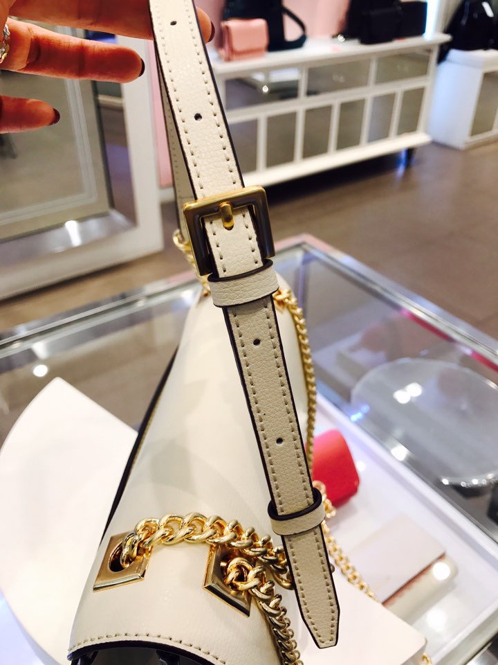 <b><p>Love Cat Double Emmytino Shlder Bag WIS2S002IV</p></b><b><p>ロブケトダブルエム一馬ティーノショルダーバッグWIS2S002IV</p></b><br /><br /><p align='center'>