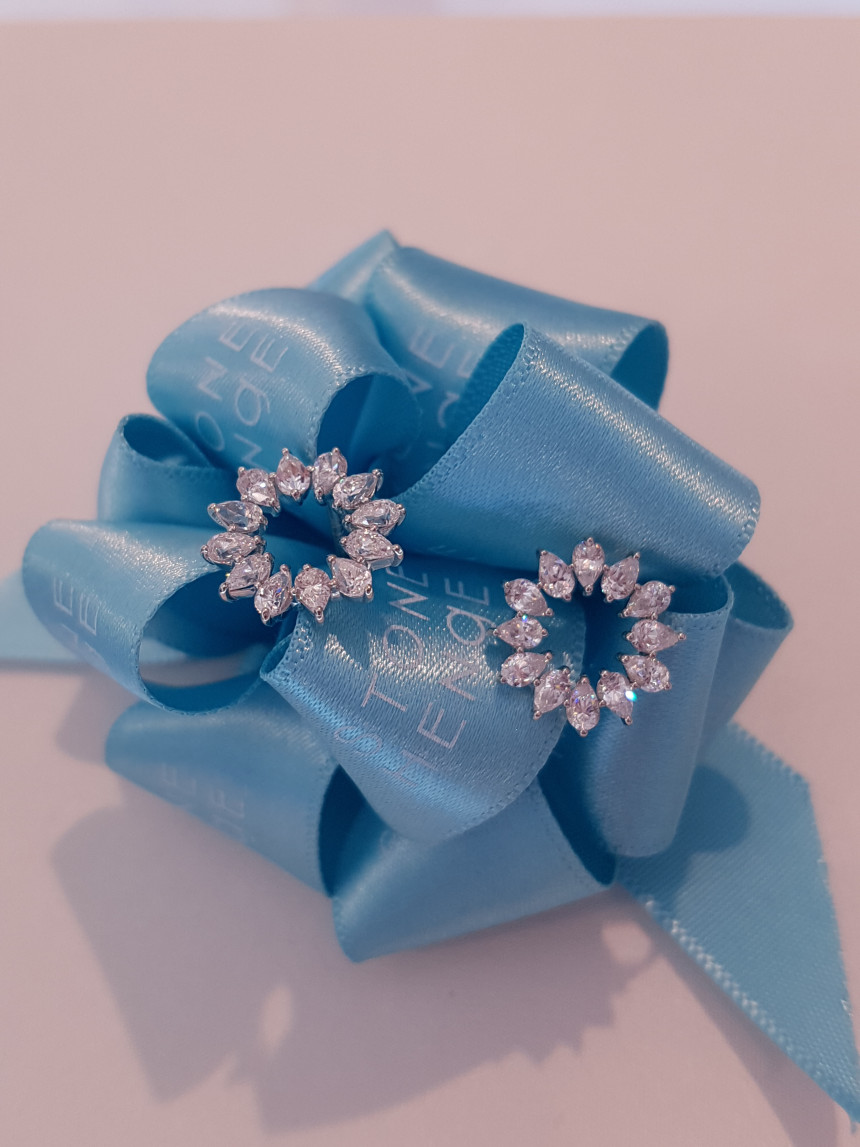 <b><p>Stonehenge silver earri K0534 Female coordinati</p></b><b><p>ストーンヘンジ シルバー イヤリング K0534 女性コーディネート デルック ワンピースによく似合</p></b><br /><br /><p align='center'>