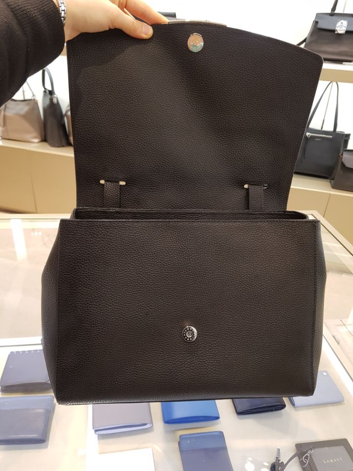 <b><p>Love Cat O. Basic 28 Shoulder LIS2S404BL</p></b><b><p>ロブケトO.ベーシック28ショルダーバッグLIS2S404BL</p></b><br /><br /><p align='center'>