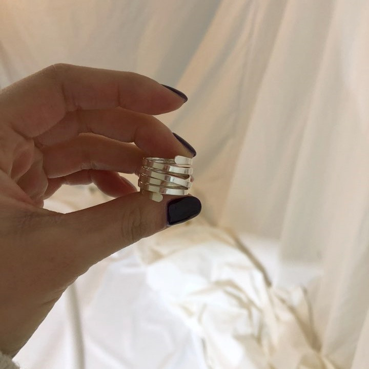 <b><p>lines silver Bold rg Twist Unique Jewelry</p></b><b><p>5行 シルバー ボールドリング ねじれ ユニークなジュエリー ポイントサイクル良い</p></b><br /><br /><p align='center'>