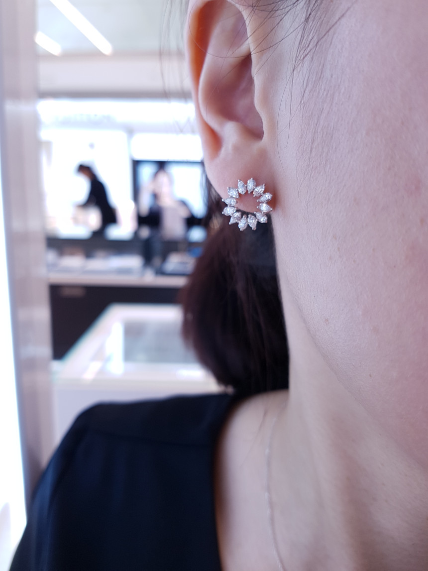 <b><p>Stonehenge silver earri K0534 Female coordinati</p></b><b><p>ストーンヘンジ シルバー イヤリング K0534 女性コーディネート デルック ワンピースによく似合</p></b><br /><br /><p align='center'>