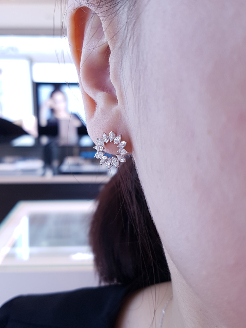 <b><p>Stonehenge silver earri K0534 Female coordinati</p></b><b><p>ストーンヘンジ シルバー イヤリング K0534 女性コーディネート デルック ワンピースによく似合</p></b><br /><br /><p align='center'>