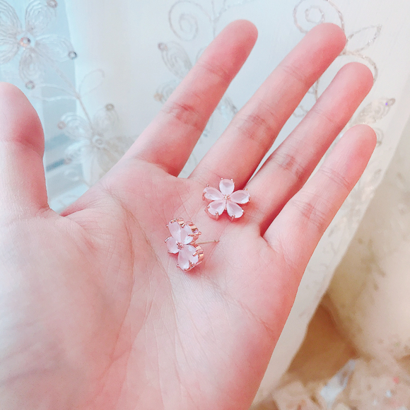 <b><p>Cherry tree State flutt eaing</p></b><b><p>桜の花が 与える ときめき イヤリング</p></b><br /><br /><p align='center'>
