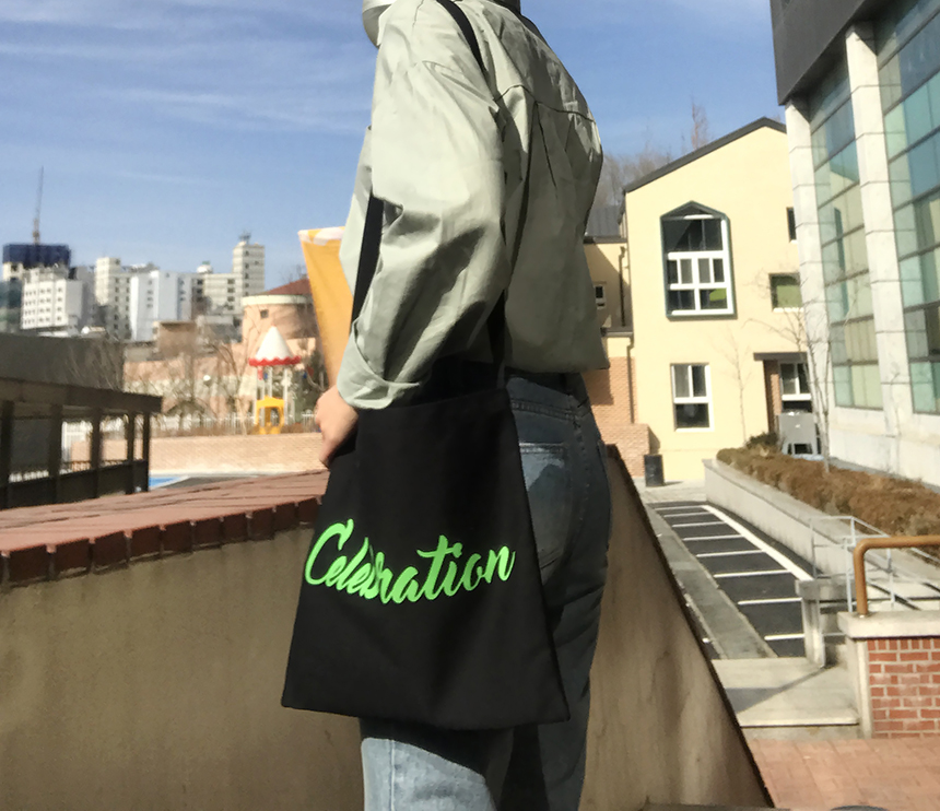 <b><p>Celebon Eco Bag Jung Yoo Mi Restat Letteri</p></b><b><p>celebrationエコバックチョン・ユミユンレストランレタリングデイリー大学生、20代ショルダー</p></b><br /><br /><p align='center'>