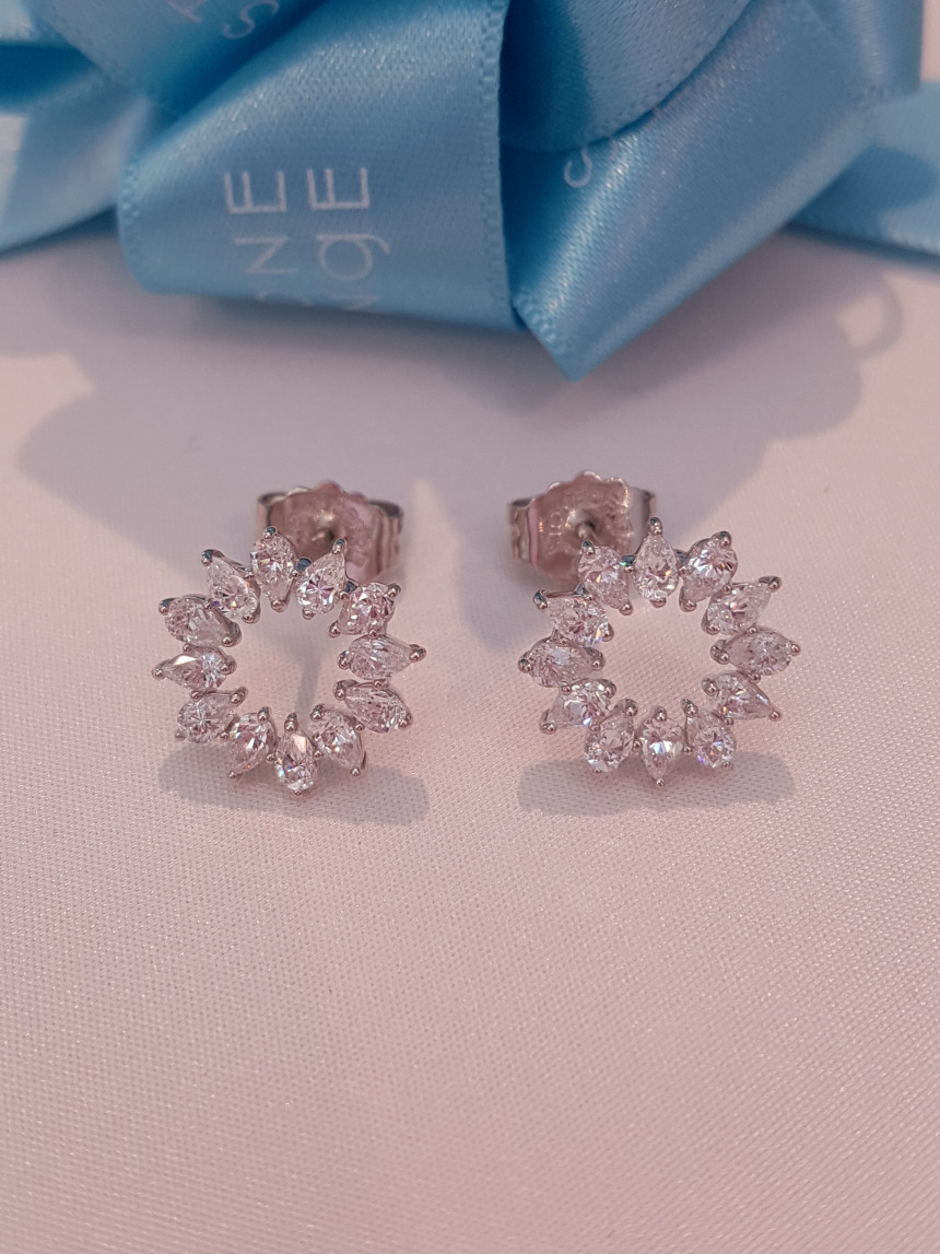 <b><p>Stonehenge silver earri K0534 Female coordinati</p></b><b><p>ストーンヘンジ シルバー イヤリング K0534 女性コーディネート デルック ワンピースによく似合</p></b><br /><br /><p align='center'>