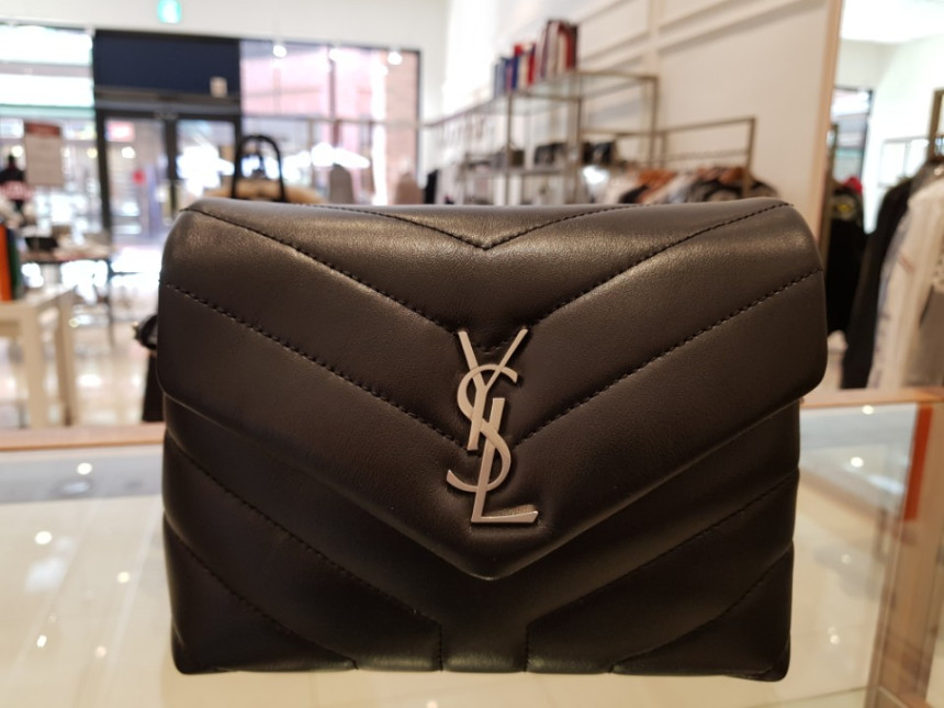<b><p>Laurent YSL Monogram Ro Mini Shoulder Strip</p></b><b><p>サンローランYSLモノグラムルミニショルダーストリップブラック467072-DV706-1000</p></b><br /><br /><p align='center'>