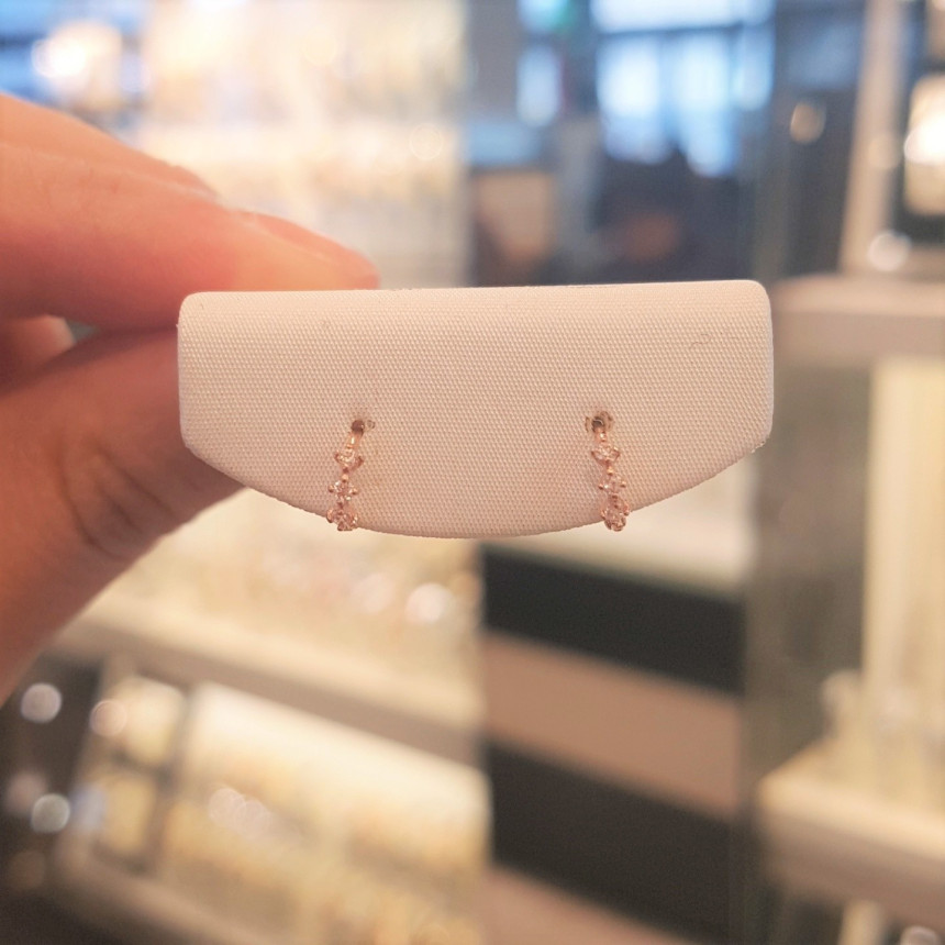 <b><p>Lloyd triple Cubic One touch earng LOFH2007G</p></b><b><p>ロイド トリプル キュービック ワンタッチ イヤリング LOFH2007G 代の女性</p></b><br /><br /><p align='center'>