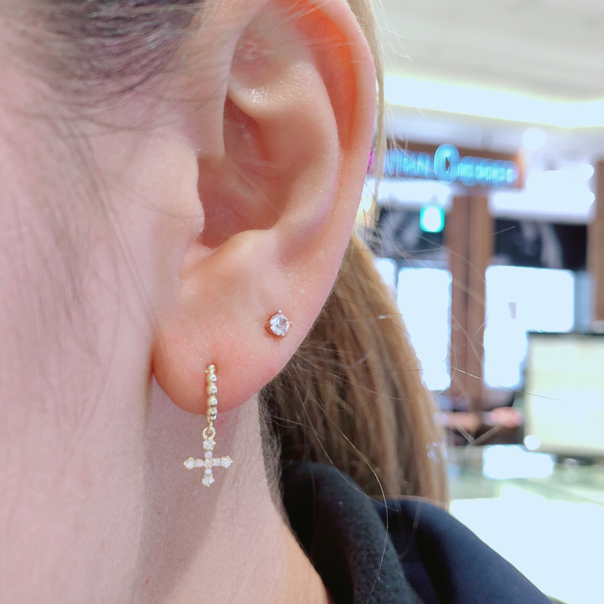 <b><p>Lloyd The Cross One touch earring EBOS2025</p></b><b><p>ロイド クロス ワンタッチ イヤリング EBOS2025 デイリー 14K ガールフレンドの贈り物</p></b><br /><br /><p align='center'>