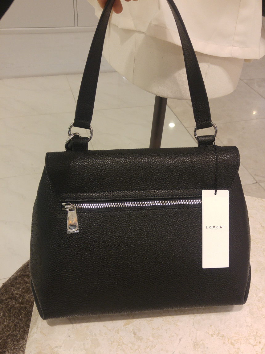 <b><p>Love Cat O. Basic 28 Shoulder LIS2S403BL</p></b><b><p>ロブケトO.ベーシック28ショルダーバッグLIS2S403BL</p></b><br /><br /><p align='center'>