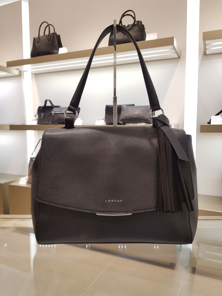 <b><p>Love Cat O. Basic 28 Shoulder LIS2S404BL</p></b><b><p>ロブケトO.ベーシック28ショルダーバッグLIS2S404BL</p></b><br /><br /><p align='center'>