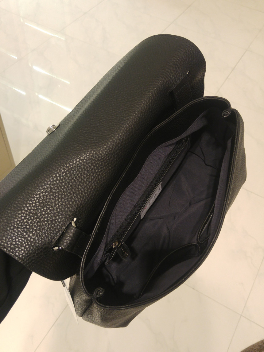 <b><p>Love Cat O. Basic 28 Shoulder LIS2S403BL</p></b><b><p>ロブケトO.ベーシック28ショルダーバッグLIS2S403BL</p></b><br /><br /><p align='center'>