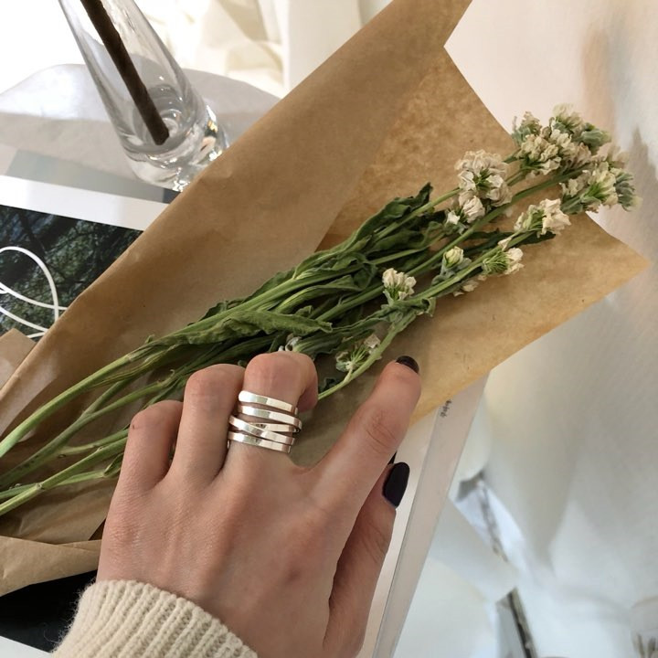 <b><p>lines silver Bold rg Twist Unique Jewelry</p></b><b><p>5行 シルバー ボールドリング ねじれ ユニークなジュエリー ポイントサイクル良い</p></b><br /><br /><p align='center'>