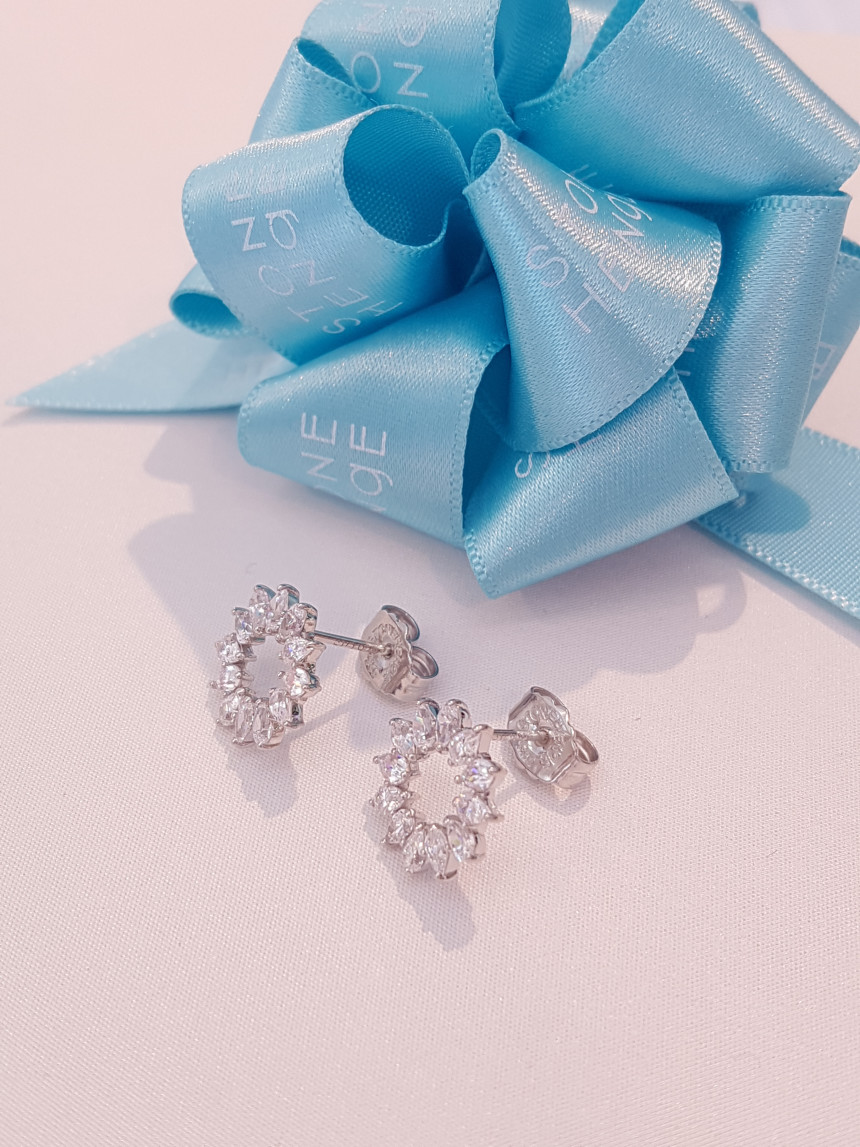 <b><p>Stonehenge silver earri K0534 Female coordinati</p></b><b><p>ストーンヘンジ シルバー イヤリング K0534 女性コーディネート デルック ワンピースによく似合</p></b><br /><br /><p align='center'>