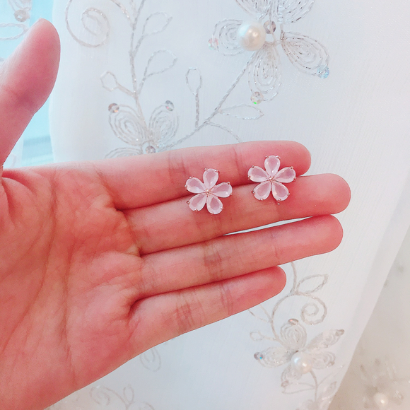 <b><p>Cherry tree State flutt eaing</p></b><b><p>桜の花が 与える ときめき イヤリング</p></b><br /><br /><p align='center'>